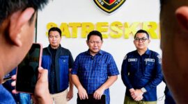 Kasatreskrim Polres Pamekasan, AKP Yoyok Hardianto (tengah) saat menggelar konferensi pers, Kamis (8/10/2026).
