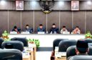 Ketua DPRD Pamekasan, Ali Masykur saat memimpin rapat paripurna penyampaian bupati mengenai nota keuangan Raperda APBD 2027, Rabu (7/10/2026).