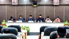 Ketua DPRD Pamekasan, Ali Masykur saat memimpin rapat paripurna penyampaian bupati mengenai nota keuangan Raperda APBD 2027, Rabu (7/10/2026).
