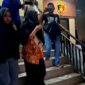 Staf Puskesmas Robatal saat digelandang di Mapolres Sampang. (KLIKMADURA)