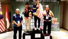 Pecatur asal Sampang saat menerima medali pada Sea Games 2025 lalu. (KLIKMADURA)