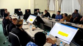 Pemerintah Kabupaten Pamekasan saat menggelar rapat monitoring dan evaluasi, Senin (12/10/2026).