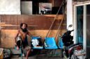 Salah satu ODGJ yang berkeliaran di Pasar Blega, Kabupaten Bangkalan. (KLIKMADURA)