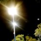 Salah satu lampu penerangan jalan umum (LPJU) di Kabupaten Sampang. (KLIKMADURA)
