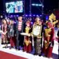 Bupati Sumenep, Achmad Fauzi Wongsojudo didampingi Wabup KH. Imam Hasyim saat menghadiri prosesi Arya Wiraraja dan Festival Tong-tong dalam rangkaian Kharisma Event Nusantara di halaman Masjid Jamik Sumenep