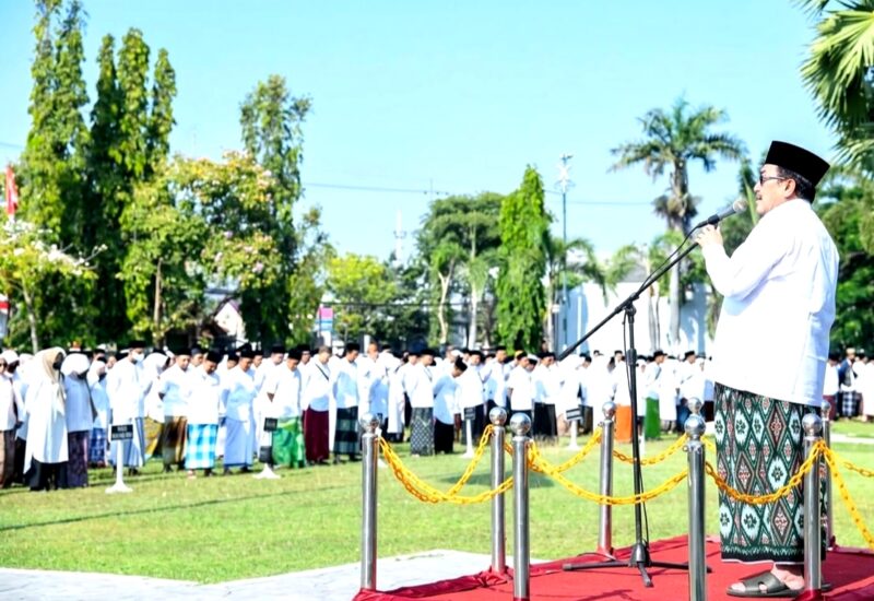 Wakil Bupati Sumenep, KH. Imam Hasyim memimpin apel HSN di halaman Kantor Bupati Sumenep. (KLIKMADURA)