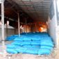 Tumpukan garam di salah satu gudang penyimpanan milik warga di Kabupaten Sampang. (KLIKMADURA)