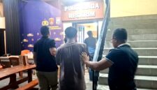 Tersangka kasus pencurian digelandang di Mapolres Sampang. (KLIKMADURA)