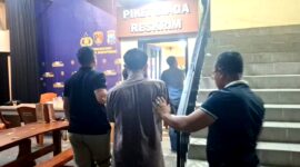 Tersangka kasus pencurian digelandang di Mapolres Sampang. (KLIKMADURA)