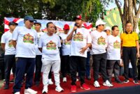 Bupati Sumenep, Achmad Fauzi Wongsojudo melepas peserta JJS DPRD Sumenep. (KLIKMADURA)