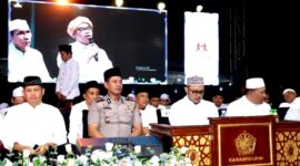 Kapolres Sampang AKBP Anang Hardiyanto saat menghadiri doa kebangsaan. (KLIKMADURA)