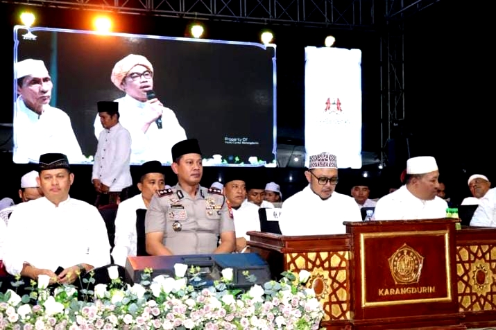 Kapolres Sampang AKBP Anang Hardiyanto saat menghadiri doa kebangsaan. (KLIKMADURA)