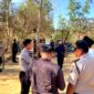 Kapolres Sampang AKBP Anang Hardiyanto saat turun langsung membongkar arena sabung ayam. (KLIKMADURA) 