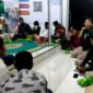 Perwakilan BPJS Ketenagakerjaan Cabang Madura saat sosialisasi bersama Himpunan Masyarakat Nelayan Indonesia (HMNI) di Kecamatan Camplong, Sampang. (KLIKMADURA)