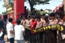 Sejumlah aktivis Gerakan Pemuda Saobi (GPS) saat melakukan aksi demonstrasi di depan Kantor DPMD Sumenep. (KLIKMADURA)