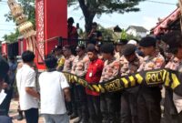 Sejumlah aktivis Gerakan Pemuda Saobi (GPS) saat melakukan aksi demonstrasi di depan Kantor DPMD Sumenep. (KLIKMADURA)