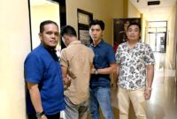 MFH (20), warga Kecamatan Talango digelandang polisi karena terlibat kasus dugaan pencabulan terhadap anak di bawah umur. (HUMAS POLRESTA SUMENEP FOR KLIKMADURA)