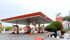 Kondisi SPBU Pliyang, Sampang tampak sepi usai terkena sanksi. (ALI MUCHTAR / KLIKMADURA)