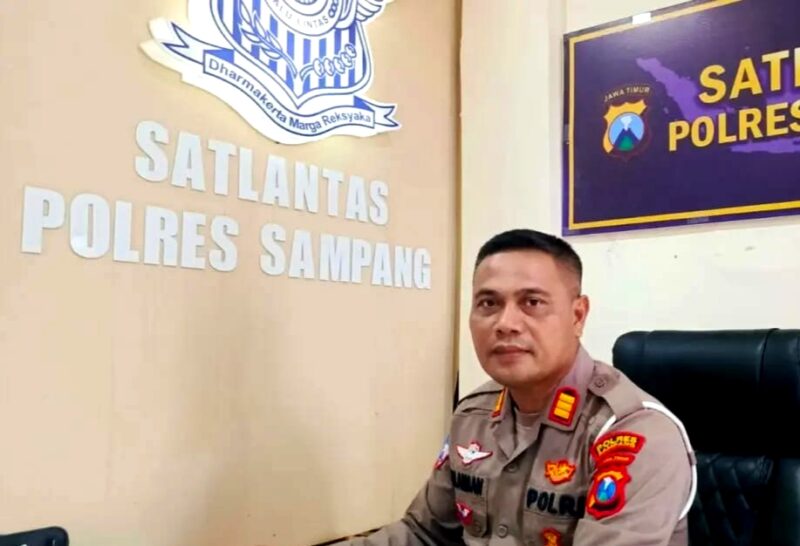 Kasat Lantas AKP Sulaiman saat ditemui di ruang kerjanya. (ALI MUCHTAR / KLIKMADURA)