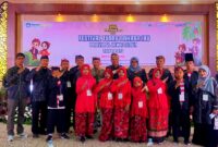 Kepala Disdikbud Pamekasan Basri Yulianto foto bersama Peserta FTBI tingkat Provinsi Jawa Timur jenjang SD usai penerimaan penghargaan, pada Rabu (21/10/2026 di Balai Besar Bahasa Jawa Timur. (ISTIMEWA)