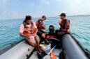 Tim SAR BPBD Sampang saat melakukan pencarian pria yang hilang saat memancing di perairan Ketapang. (KLIKMADURA)