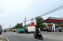 Kendaraan antre solar di SPBU Blumbungan, Rabu (28/10/2026). (LAILIYATUN NURIYAH/KLIK MADURA).