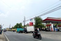 Kendaraan antre solar di SPBU Blumbungan, Rabu (28/10/2026). (LAILIYATUN NURIYAH/KLIK MADURA).