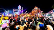 Ribuan warga dari berbagai daerah memadati Arek Lancor Pamekasan mengikuti kegiatan sarasehan budaya. (KLIKMADURA)