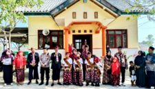 Empat juara dalam ajang FTBI Jawa Timur saat diarak di sepanjang Kecamatan Batumarmar Pamekasan. (KLIKMADURA)