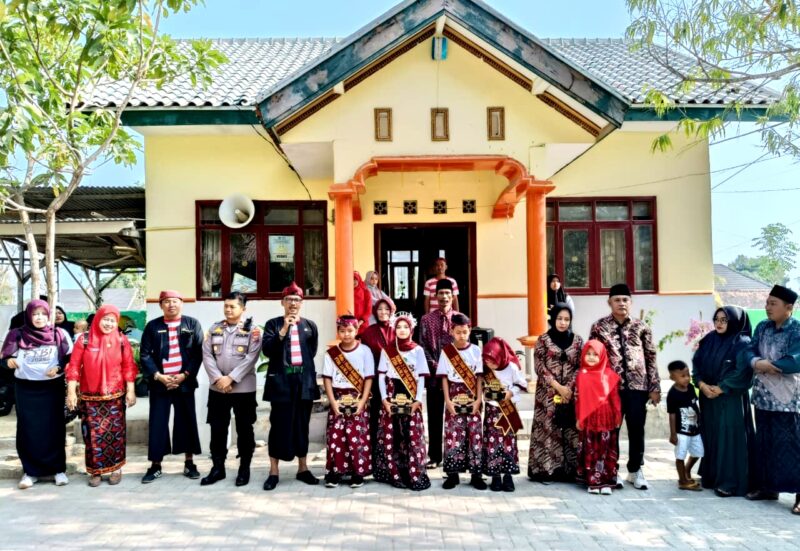 Empat juara dalam ajang FTBI Jawa Timur saat diarak di sepanjang Kecamatan Batumarmar Pamekasan. (KLIKMADURA)