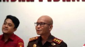 Kepala Kejaksaan Negeri (Kajari) Sampang, Moh. Iqbal saat memberikan keterangan pers. (KLIKMADURA)