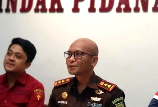 Kepala Kejaksaan Negeri (Kajari) Sampang, Moh. Iqbal saat memberikan keterangan pers. (KLIKMADURA)