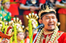 Bupati Sumenep, Dr. Achmad Fauzi Wongsojudo mengenakan baju adat Keraton Sumenep. (KLIKMADURA)