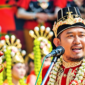 Bupati Sumenep, Dr. Achmad Fauzi Wongsojudo mengenakan baju adat Keraton Sumenep. (KLIKMADURA)