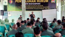Prajurit Kodim 0828/Sampang antusias mengikuti penyuluhan hukum. (KLIKMADURA)