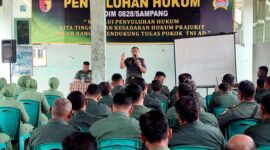 Prajurit Kodim 0828/Sampang antusias mengikuti penyuluhan hukum. (KLIKMADURA)