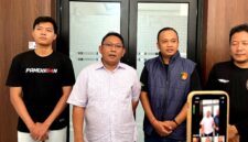 Kasat Reskrim Polres Pamekasan AKP Yoyok Hardianto (bahu putih), saat menggelar konferensi pers. (KLIKMADURA)