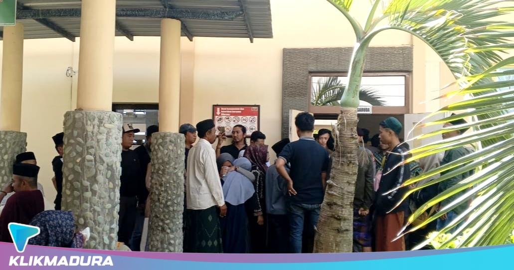 Tiga Pelaku Pembunuhan Divonis Lebih Ringan dari Tuntutan, Keluarga Korban Ngamuk di PN Pamekasan