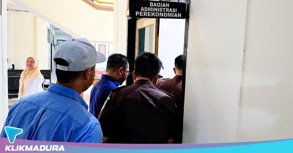 Usai Geledah Kantor Dinas PUPR, Kejari Pamekasan Lanjut Geledah Kantor Sekretariat Daerah