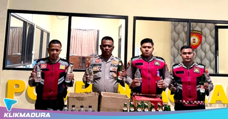 Patroli Malam, Sat Samapta Polresta Sumenep Sita Puluhan Botol Miras dari Dua Toko