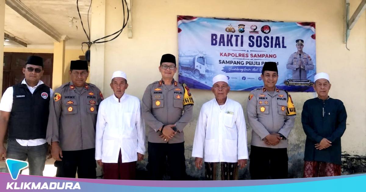 Kapolres Sampang Salurkan Air Bersih ke Ponpes Gedangan, Ulama Soroti Jalan Rawan Kecelakaan