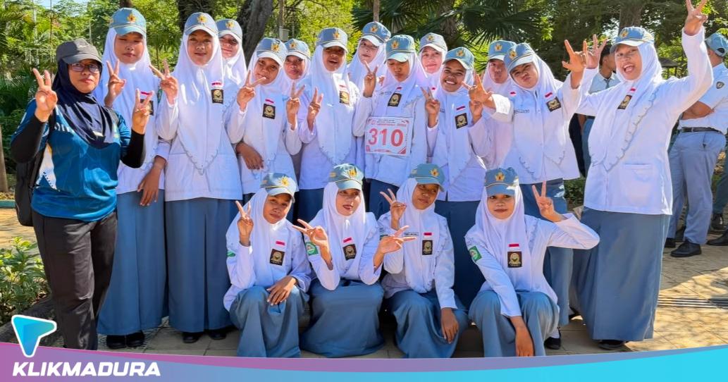 SMAN 2 Pamekasan Raih Juara Gerak Jalan Tingkat Kabupaten