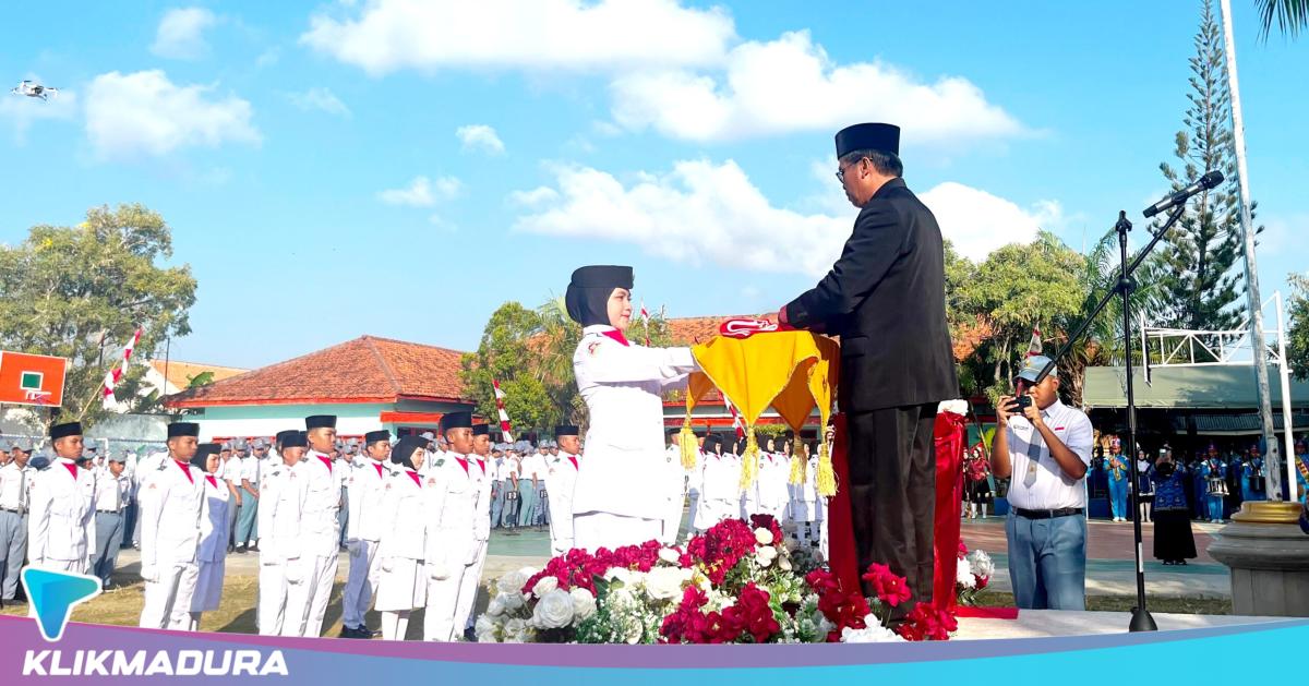 SMAN 2 Pamekasan Gelar Upacara HUT RI ke-81, Tanamkan Cinta NKRI
