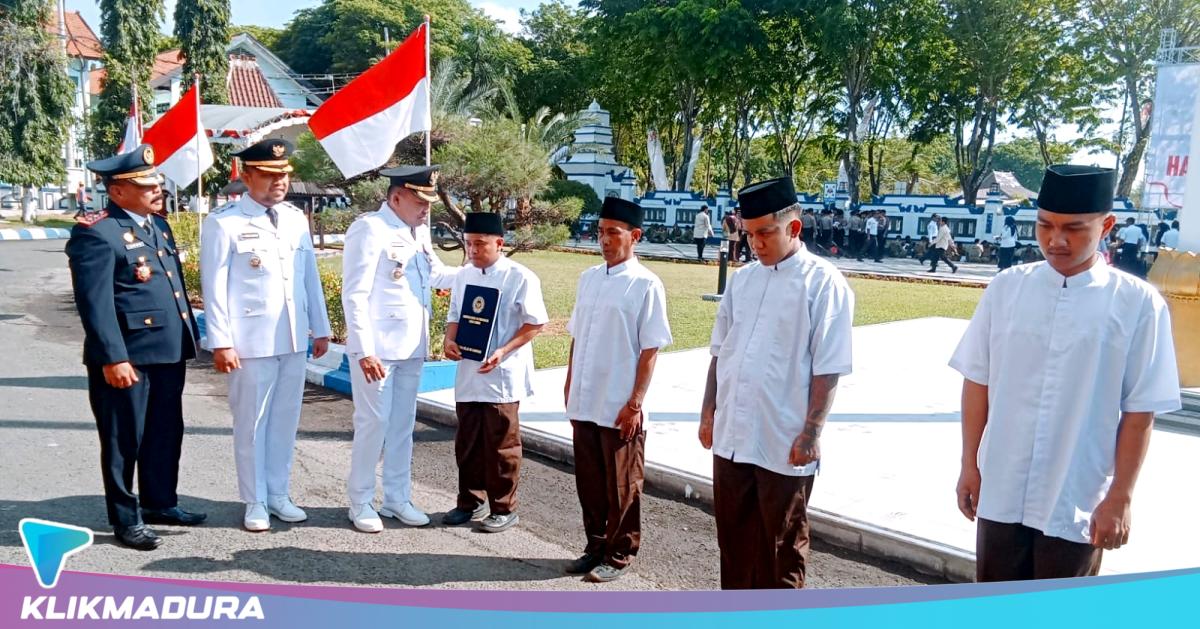 Berkah HUT Kemerdekaan ke-81 RI, Lima Warga Binaan Rutan Sampang Langsung Bebas Usai Terima Remisi