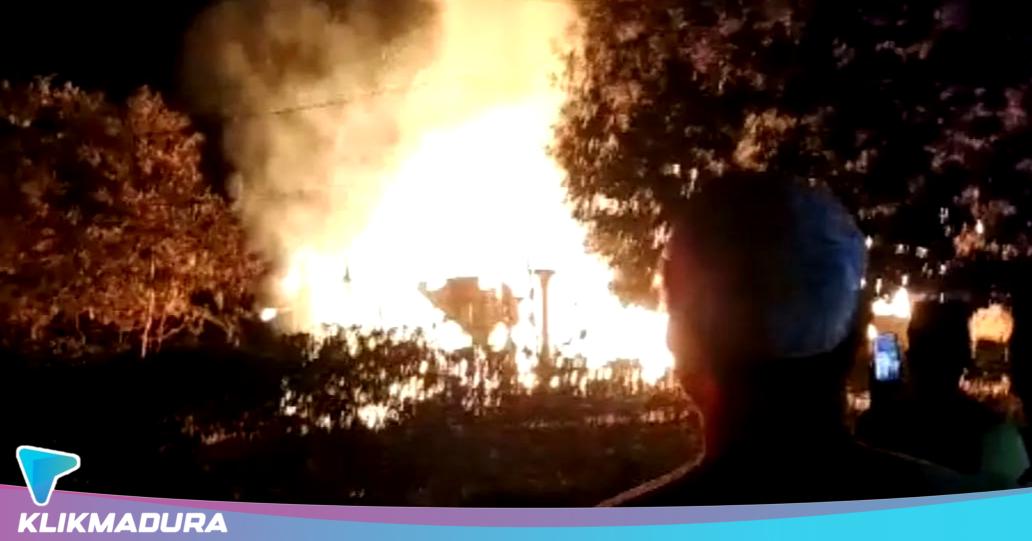 Dibakar Anak Sendiri, Rumah Warga Ketapang Sampang Hangus Dilalap Api