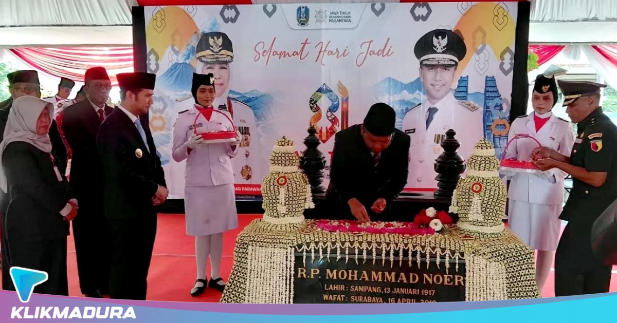 Emil Dardak Ziarah ke Makam R.P. Mohammad Noer di Sampang, Bagian Rangkaian Hari Jadi ke-81 Jatim