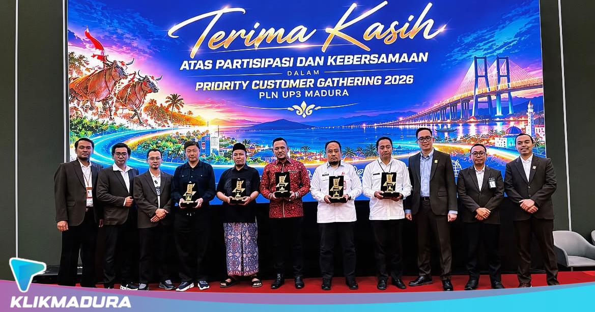 PLN UP3 Madura Beri Penghargaan kepada Lima Pelanggan Prioritas